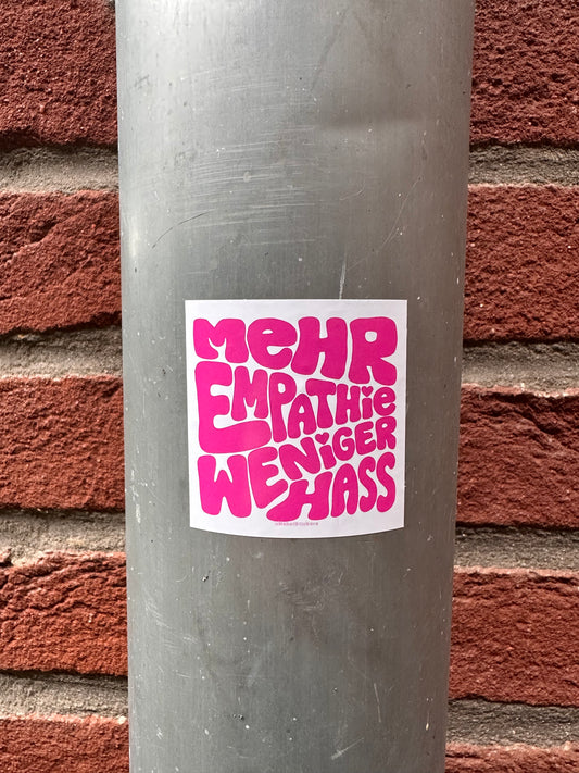 Sticker „Mehr Empathie, weniger Hass“