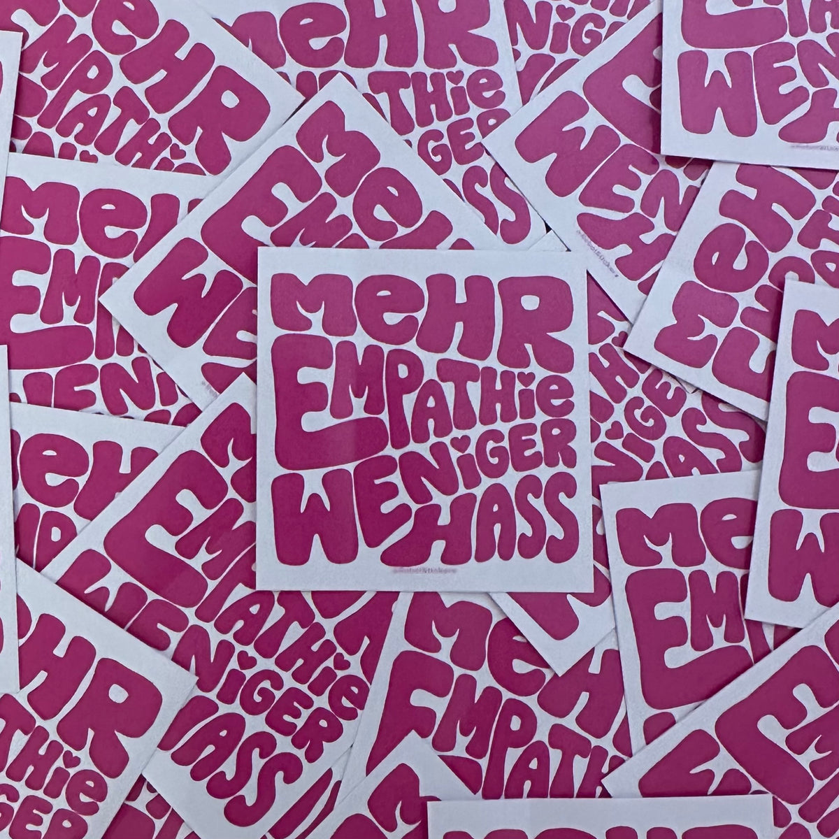 Sticker „Mehr Empathie, weniger Hass“