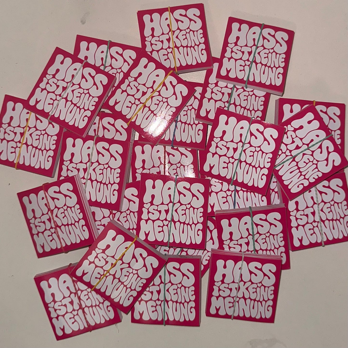 Sticker „Hass ist keine Meinung“